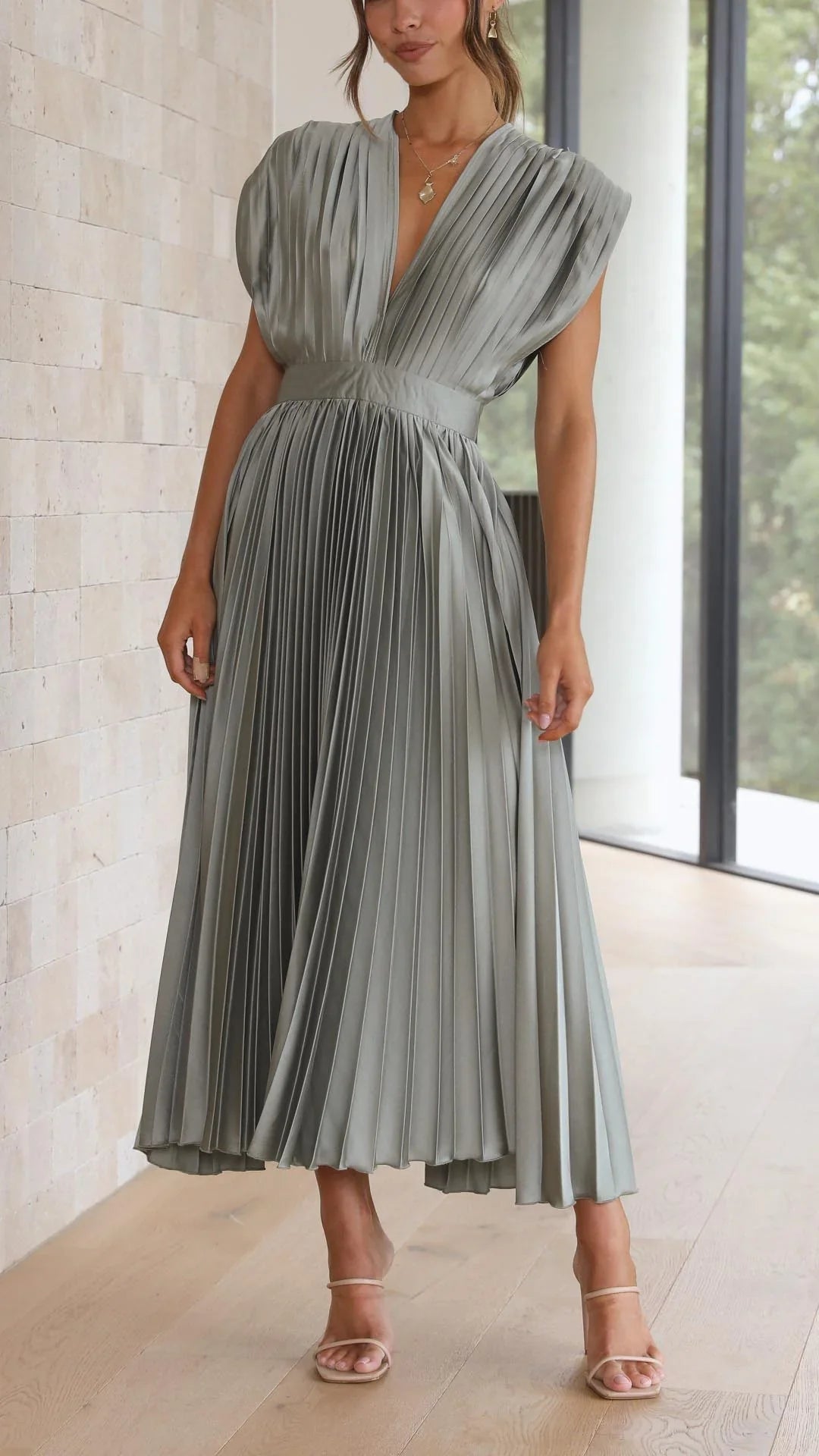 Marcela™ | שמלת צווארון V אלגנטית